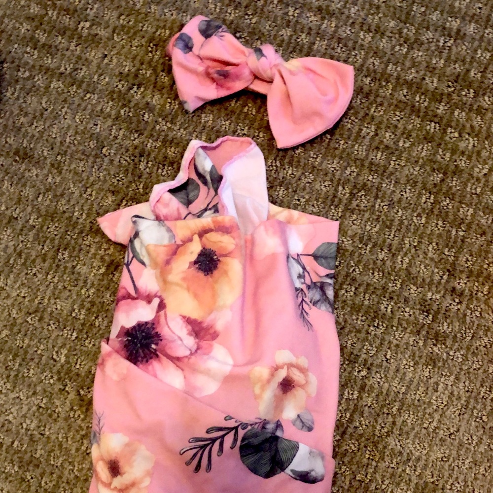 Swaddle and bow set